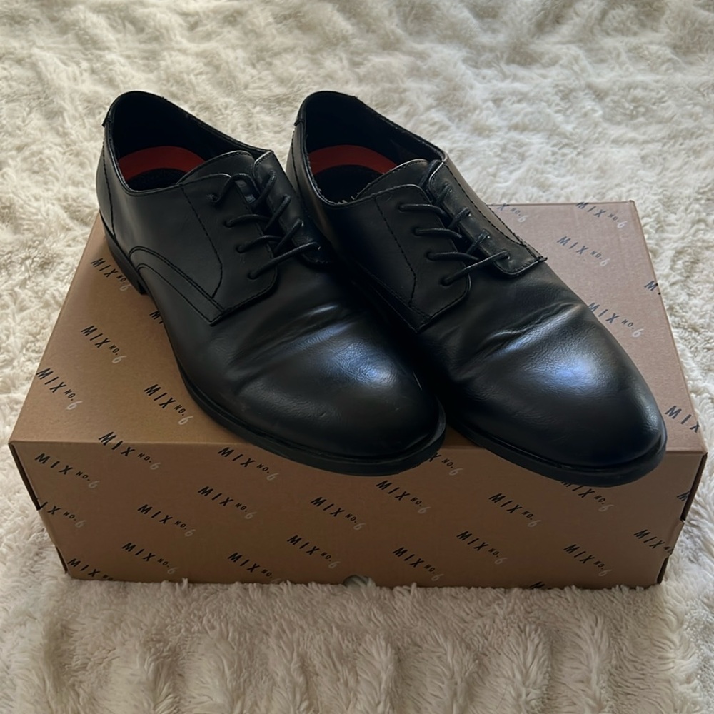 Black dress laced shoes men’s size 8
